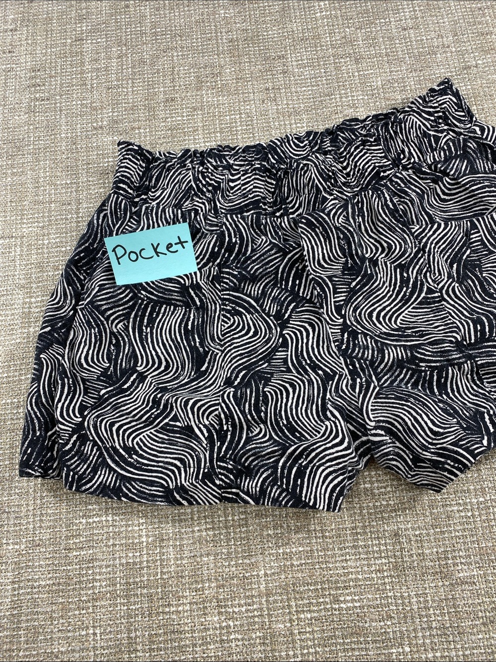a new day black and White Wave Print Elastic Waist Athletic Shorts - Picture 4 of 13